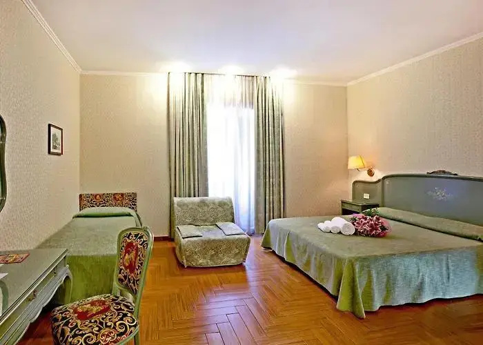 Standard Triple room