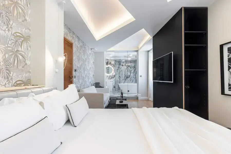 Hammam Double Suite (full double bed)