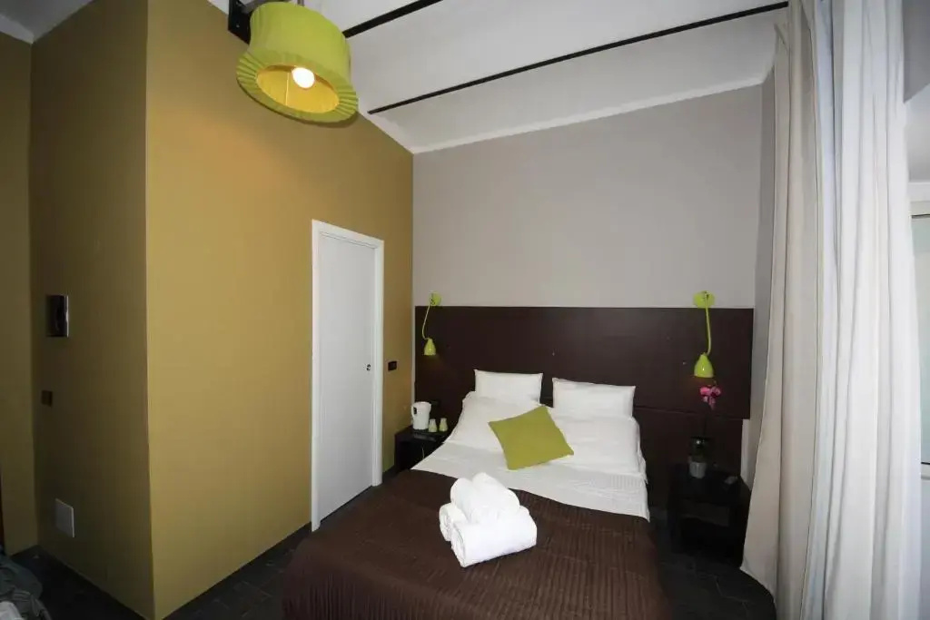 Deluxe Double room (full double bed)