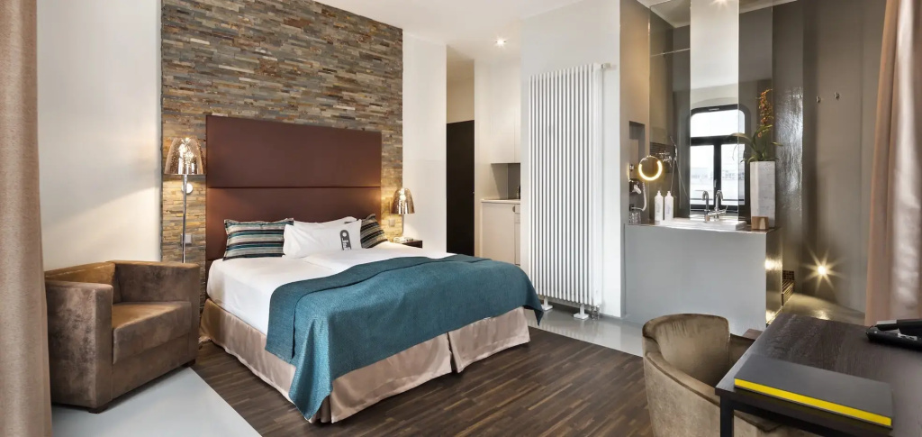 Deluxe Double room (full double bed)