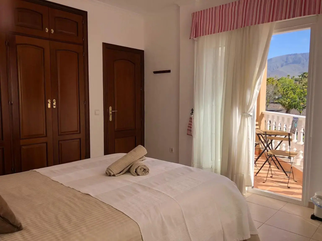 Double room with balcony (full double bed)
