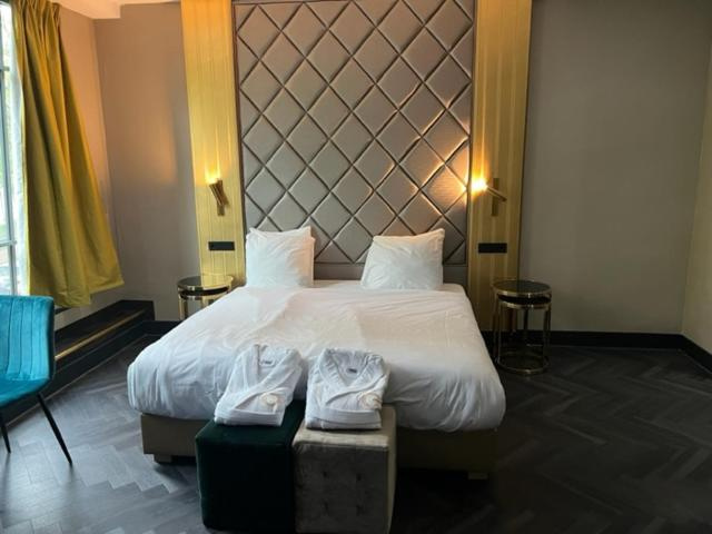 Double Suite (full double bed)