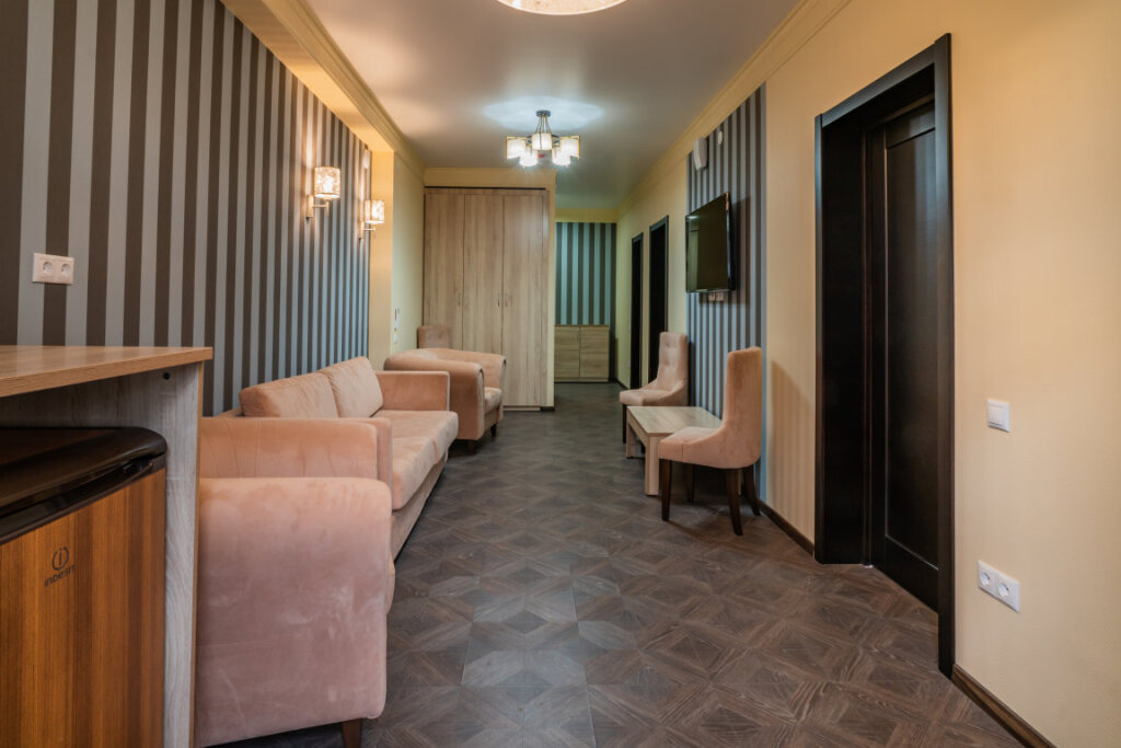 Четырёхместный номер (Малый корпус) Комфорт с балконом в Литфонд