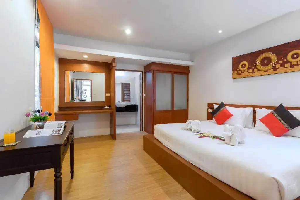 1 Bedroom Double Suite with garden view (full double bed)