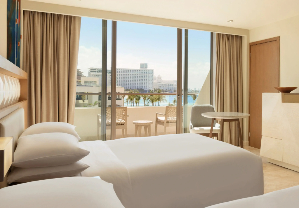 Swim Up Quadruple room