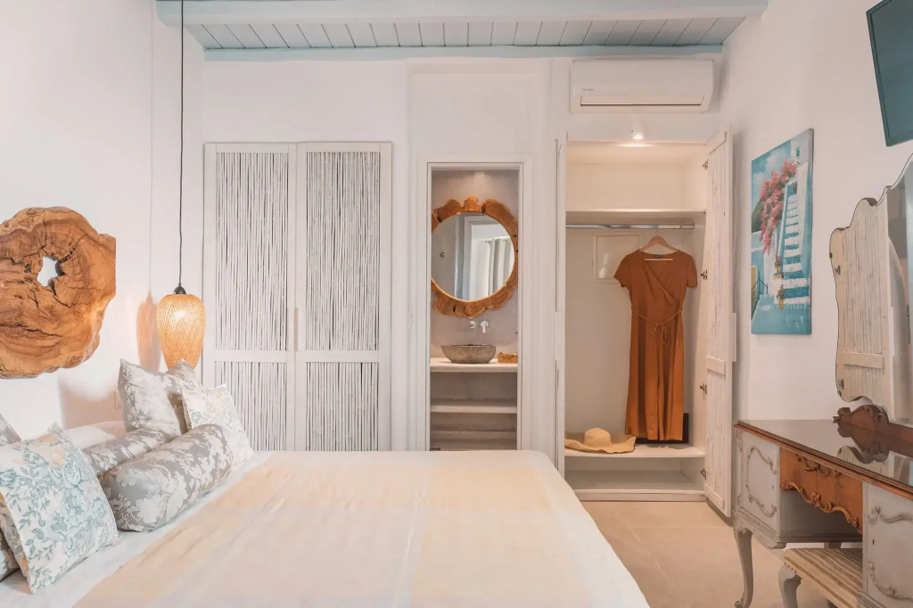 Deluxe Double room with sea view (full double bed)