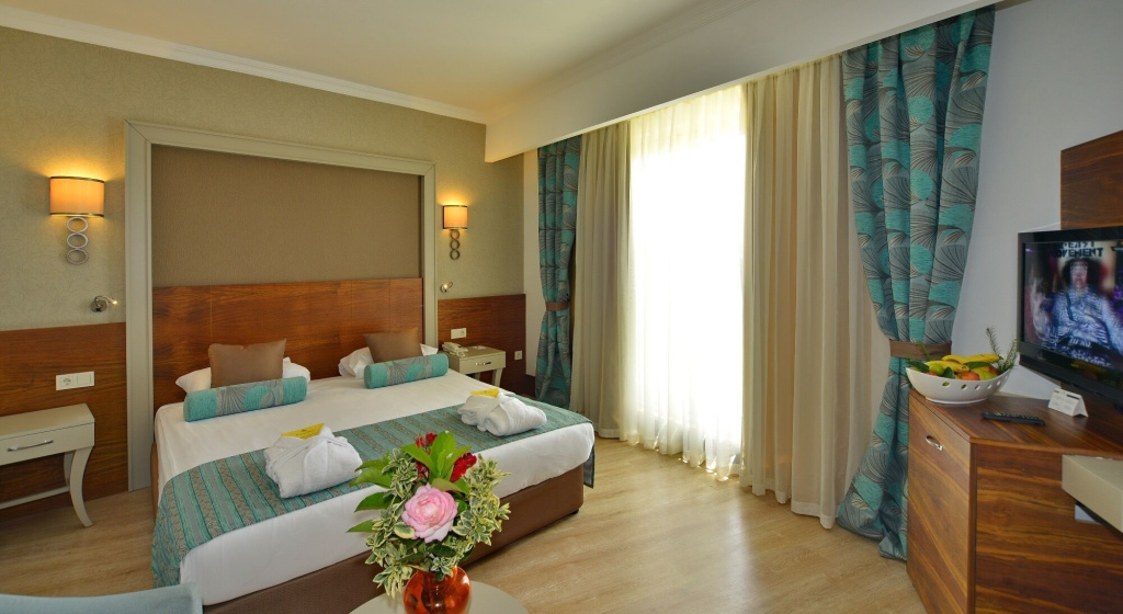 Standard Double room with land view (full double bed)