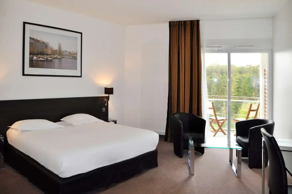 Deluxe Double Studio full double bed