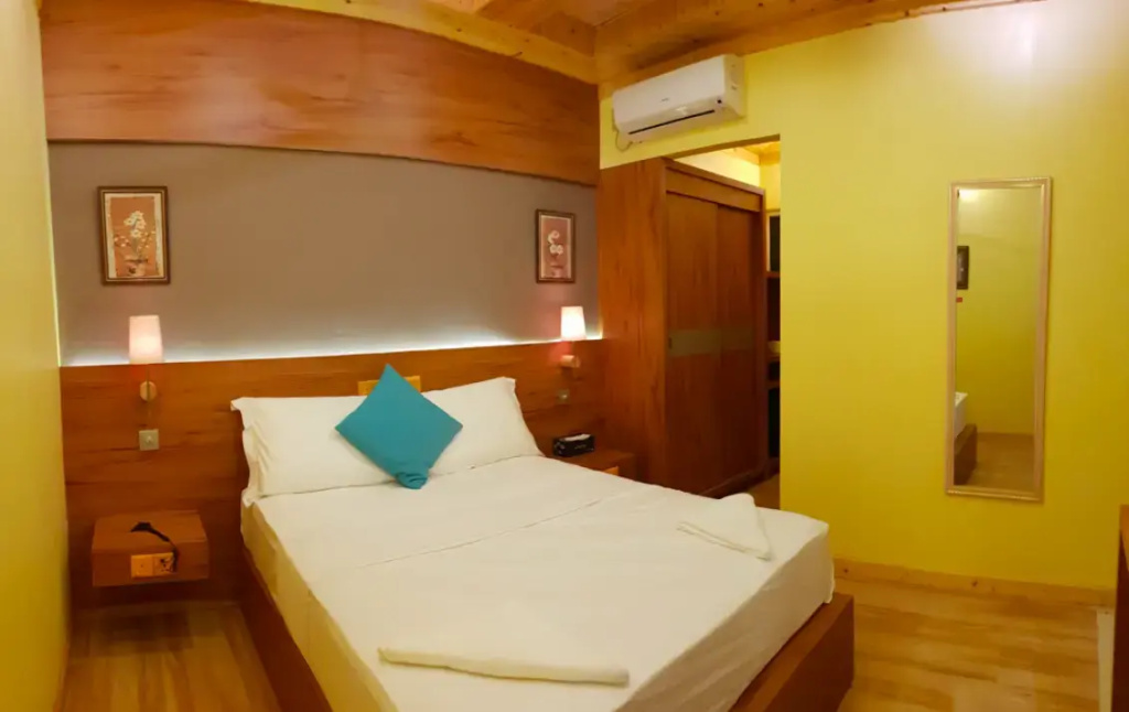 Deluxe Double room (full double bed)