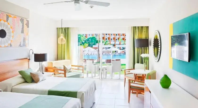 Standard Double room with pool view (twin beds)