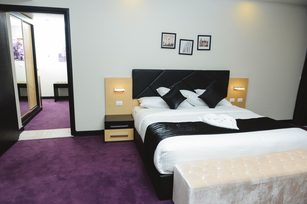 Royal Double Suite with sunset view full double bed