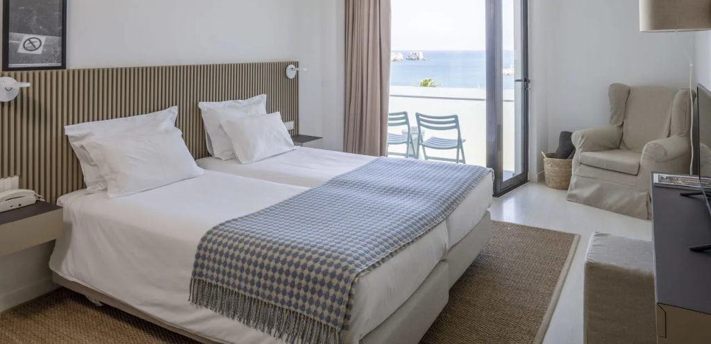 Double room seafront (full double bed)
