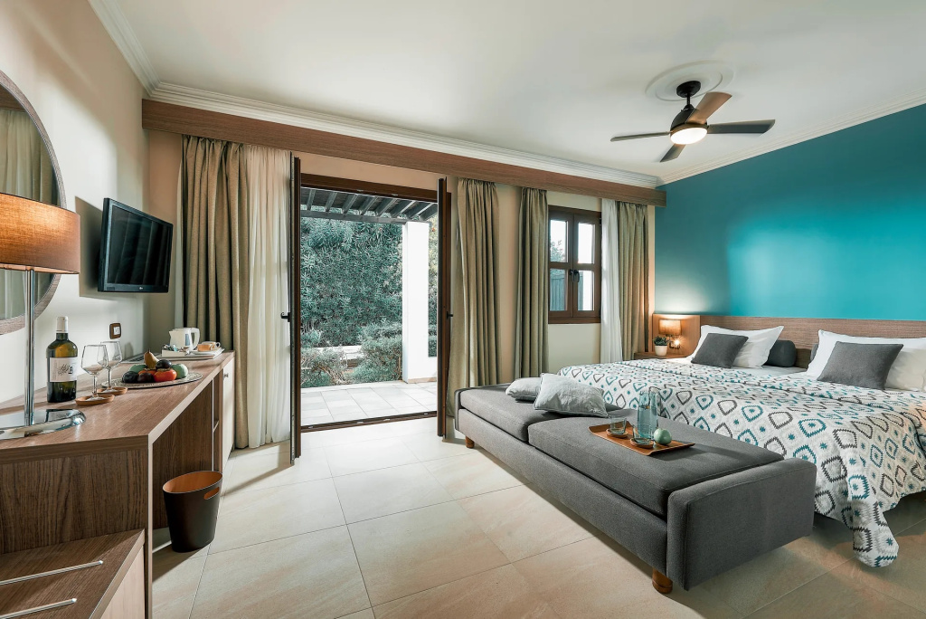 Superior Bungalow with garden view