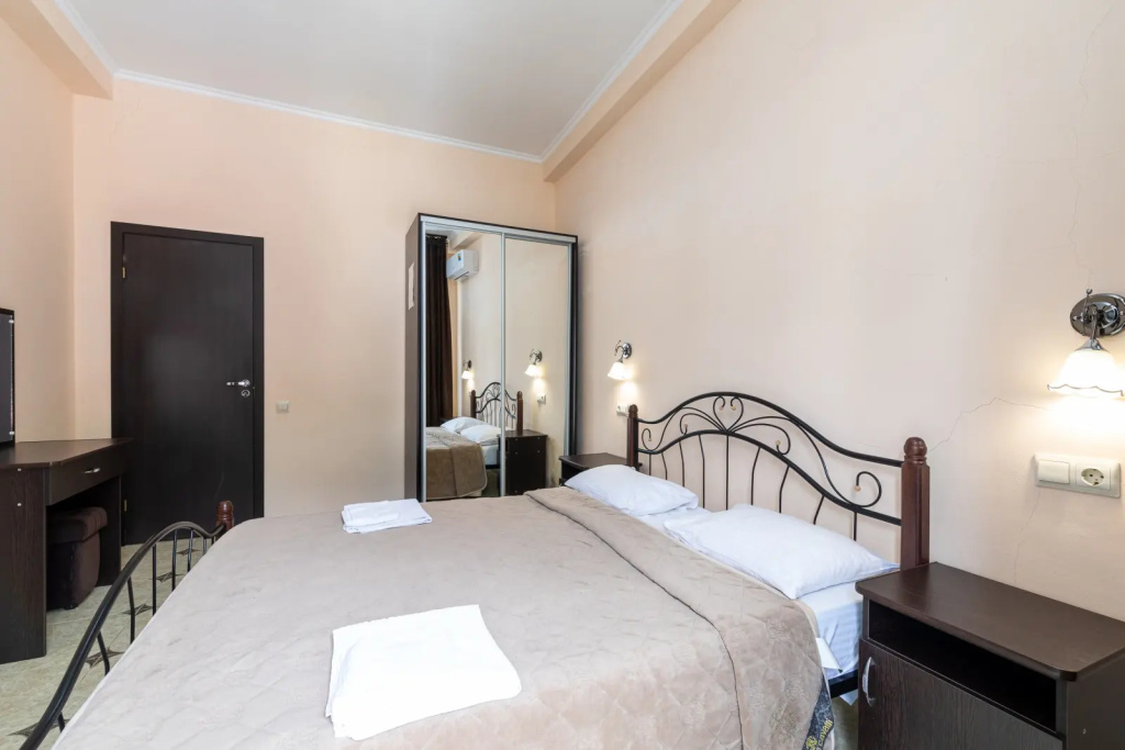 Double Suite with mountain view (full double bed)