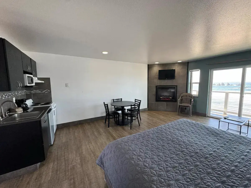 Superior Double room oceanfront (full double bed)