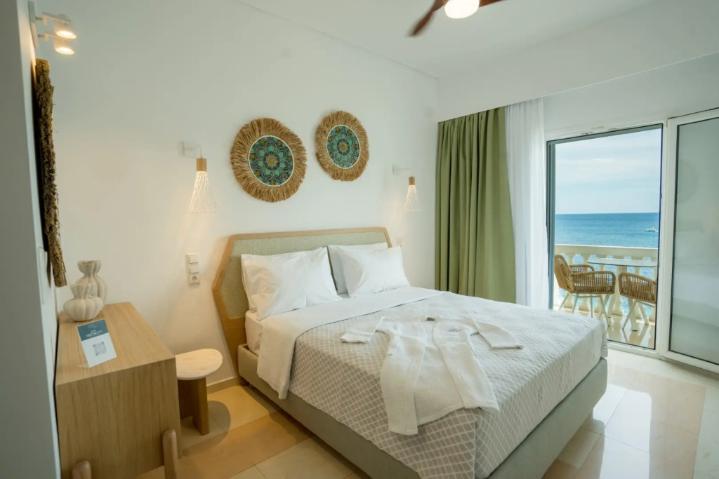 Superior Double room with sea view (full double bed)