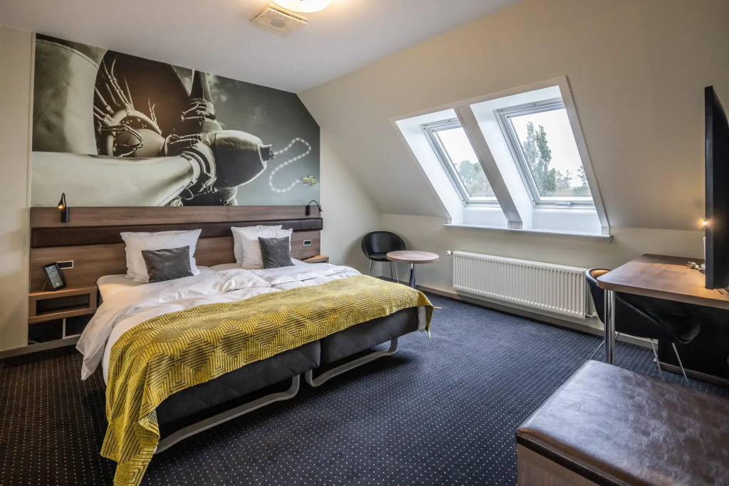 Avenue Top Floor room