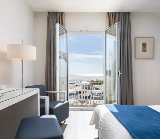 Superior Double room with balcony and with sea view (twin beds)