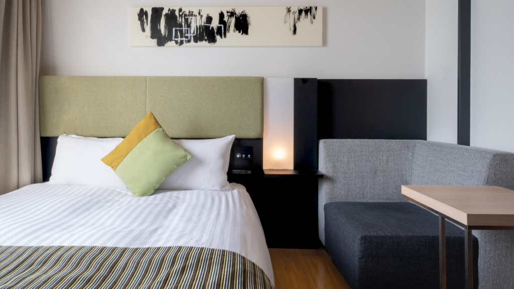Moderate Top Floor Double room with street view (full double bed)