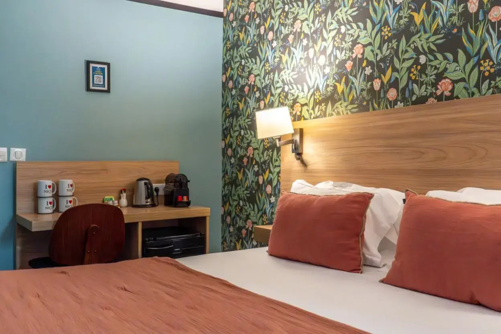 Executive Double room with balcony (full double bed)
