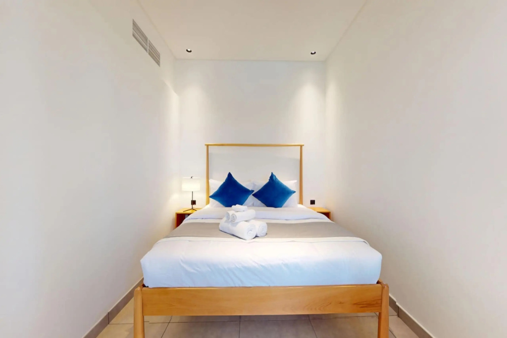 1 Bedroom Skyline Views Double Apartment with sunset view (full double bed)