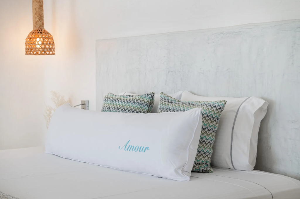 Premium with Cave Heated Plunge Pool with Jets Double Suite (full double bed)