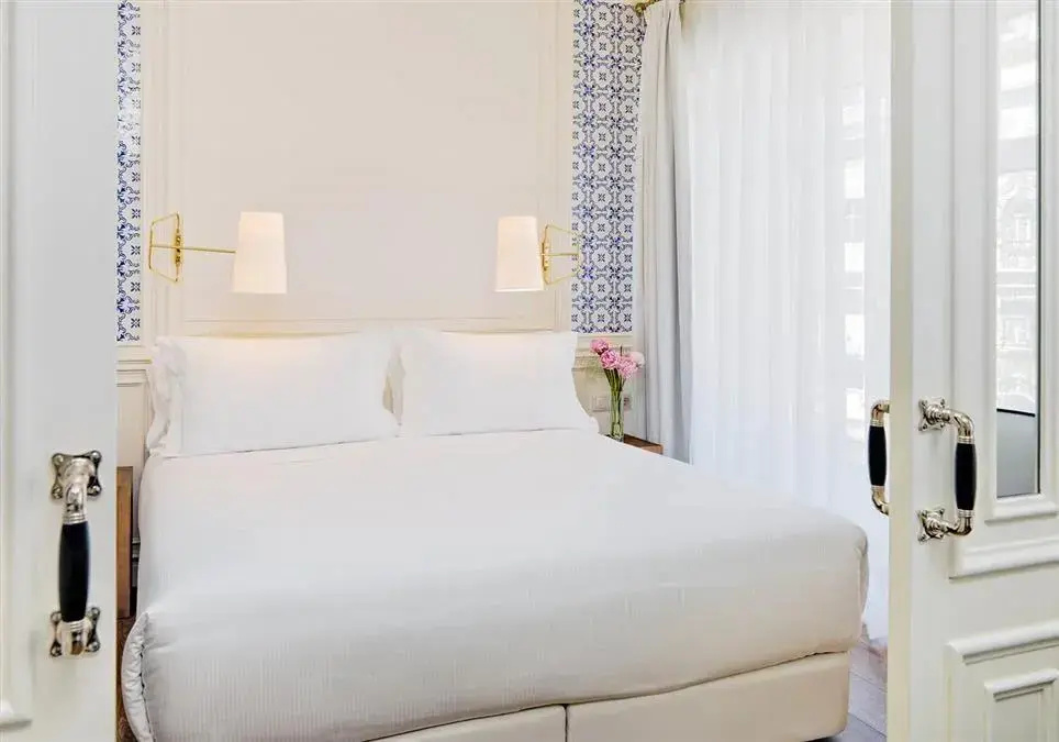 Double Suite full double bed