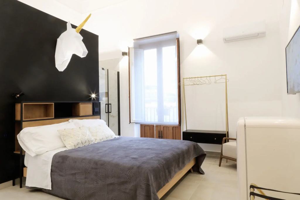 104 Double room (full double bed)