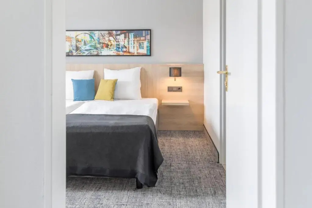 Double Suite (full double bed)