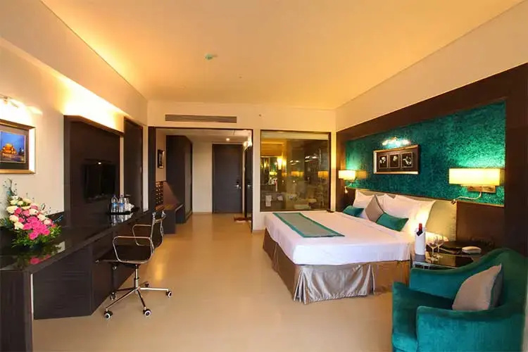 Executive Double room (full double bed)