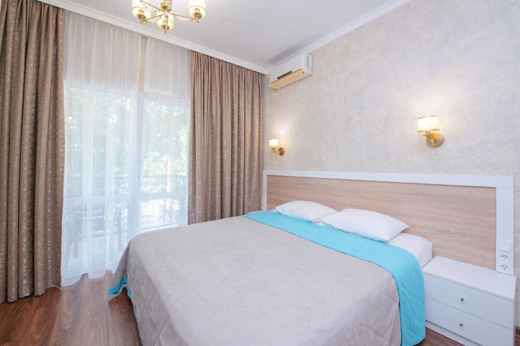 Standard No.5 Double room (full double bed)