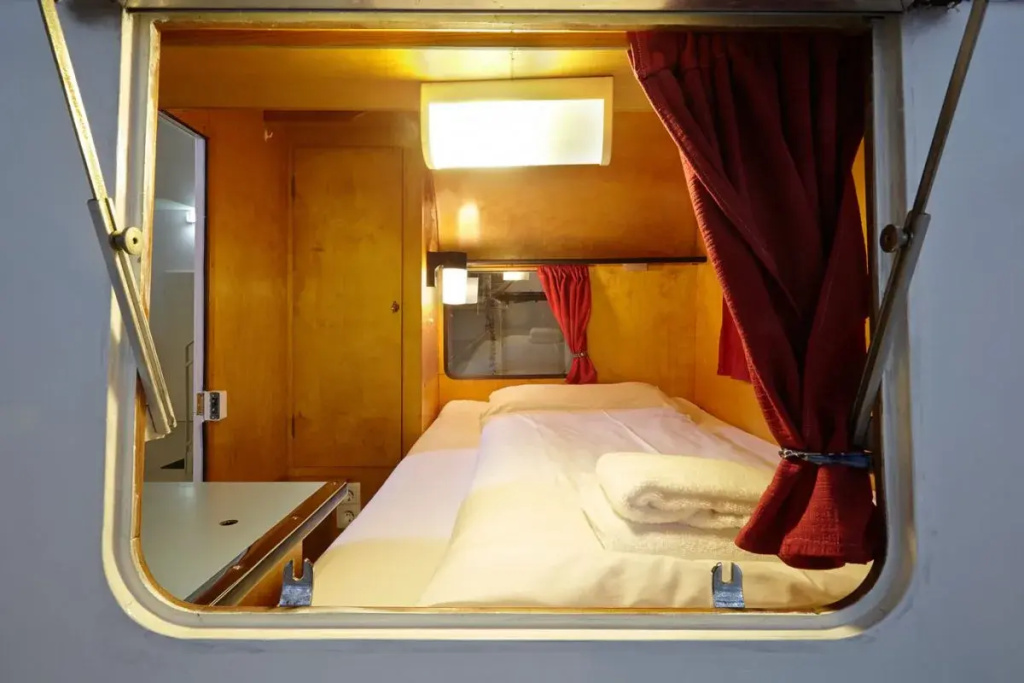 Schneewittchen (Hall No. 2) Single Caravan
