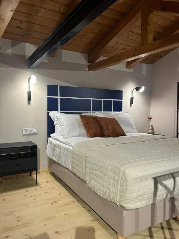 Double Loft Suite (full double bed)