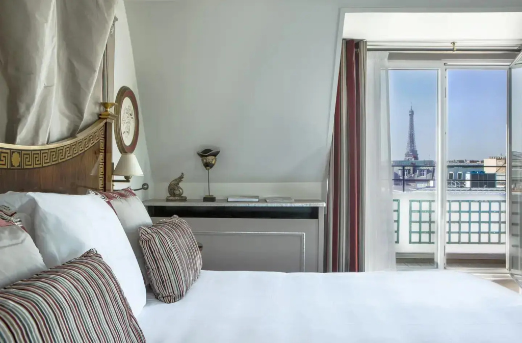 Napoleon Hotel 99