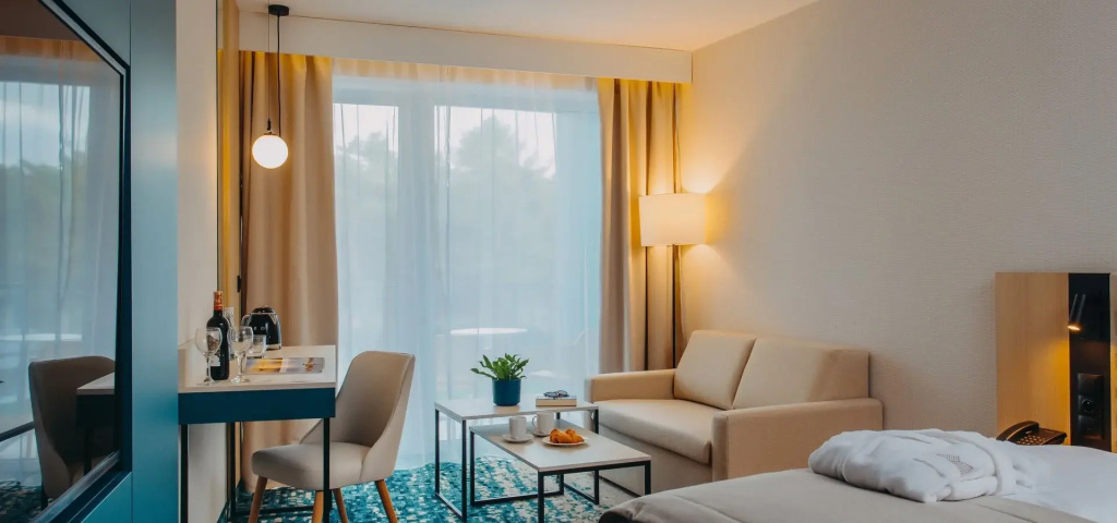 Deluxe Plus Double room (full double bed)