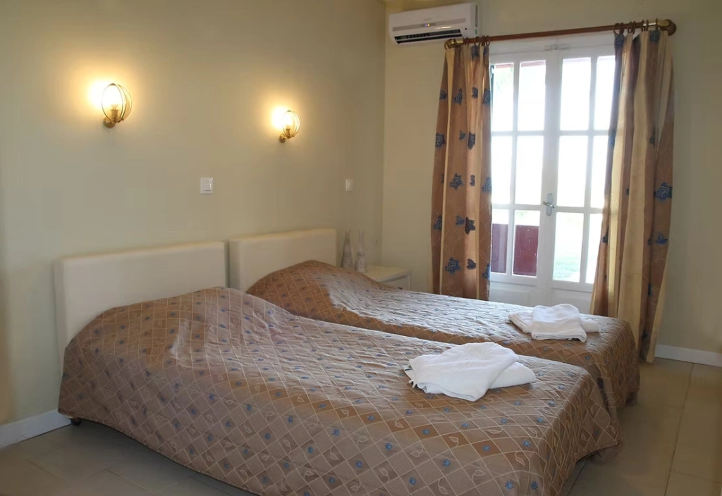 Double room with sea view (full double bed)