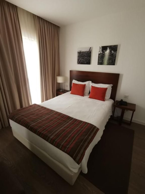 Small Double room (full double bed)