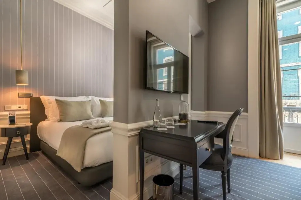 Premium Double room with balcony and City View (twin beds)