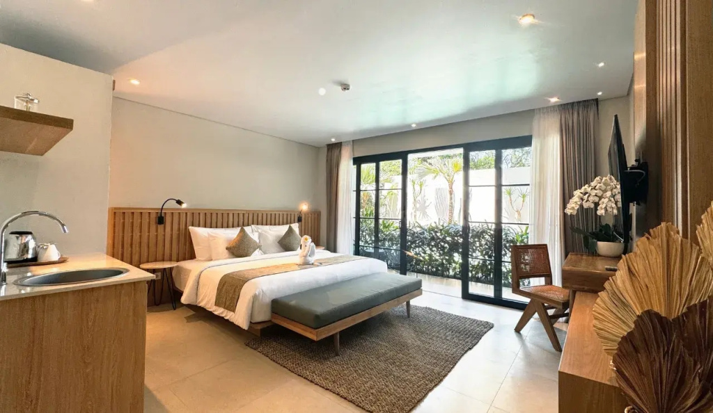 Deluxe Pool Access Double room (full double bed)