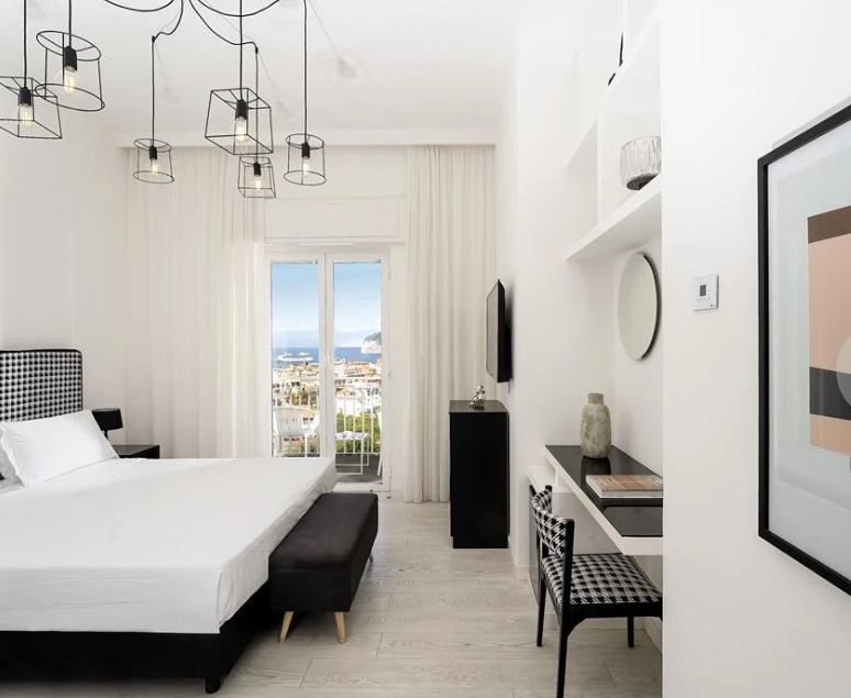 Deluxe Double room (full double bed)