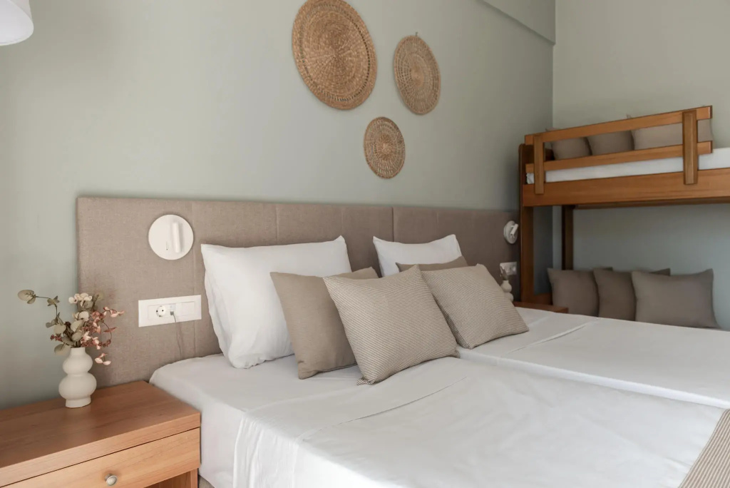 Standard Quadruple room with mountain or garden view