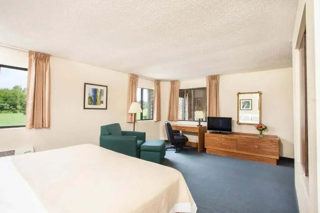 Double Studio Suite with partial view (full double bed)