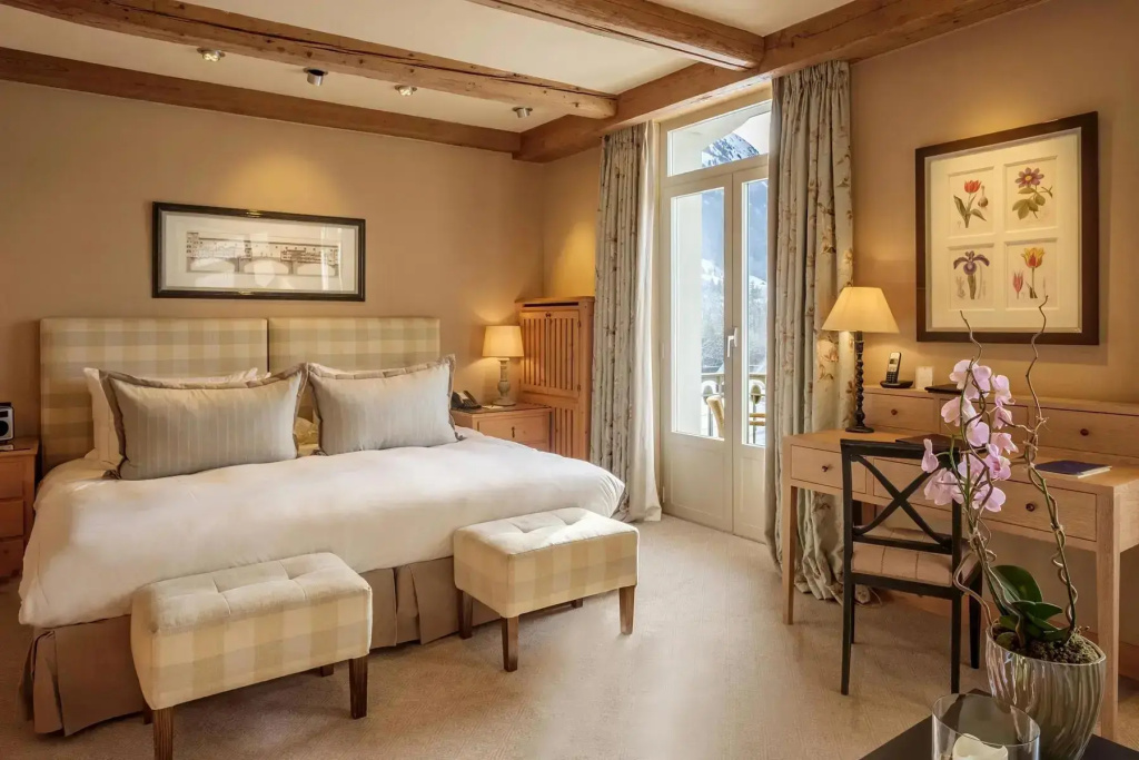 Deluxe Double room (full double bed)