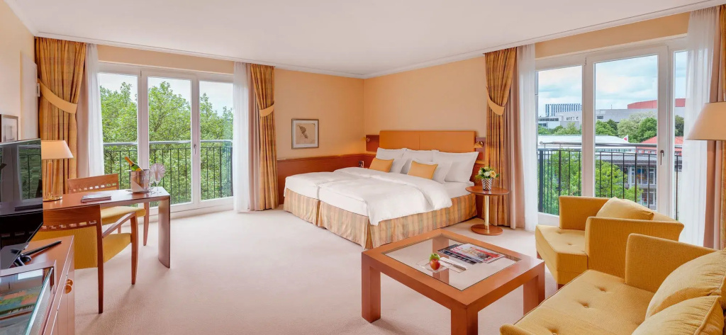 Corner Double Suite (full double bed)