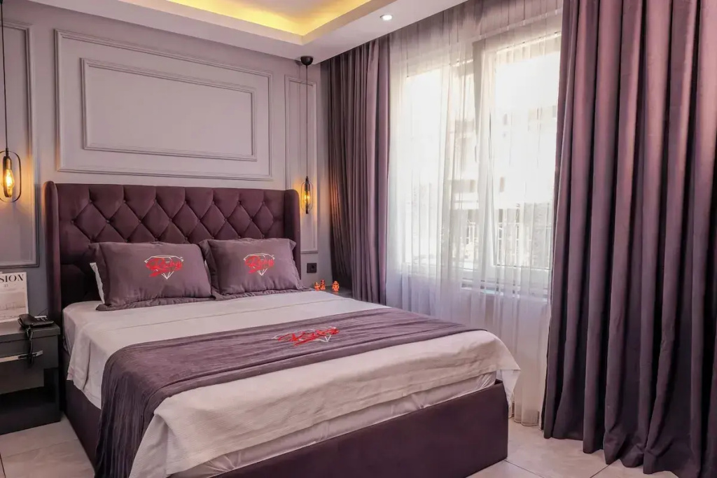 Deluxe Double room (full double bed)