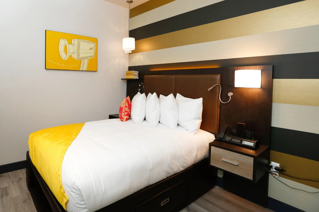 Double room (full double bed)