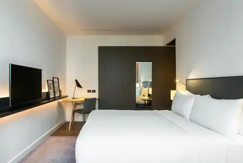Double room (full double bed)