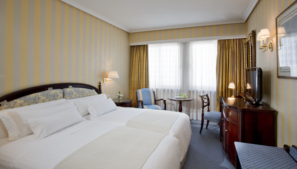 Level Double room (full double bed)