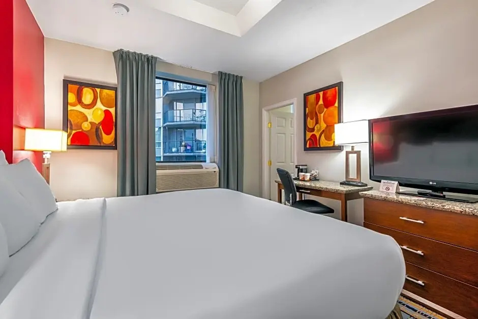 Ramada Limited Vancouver Downtown - Chambres