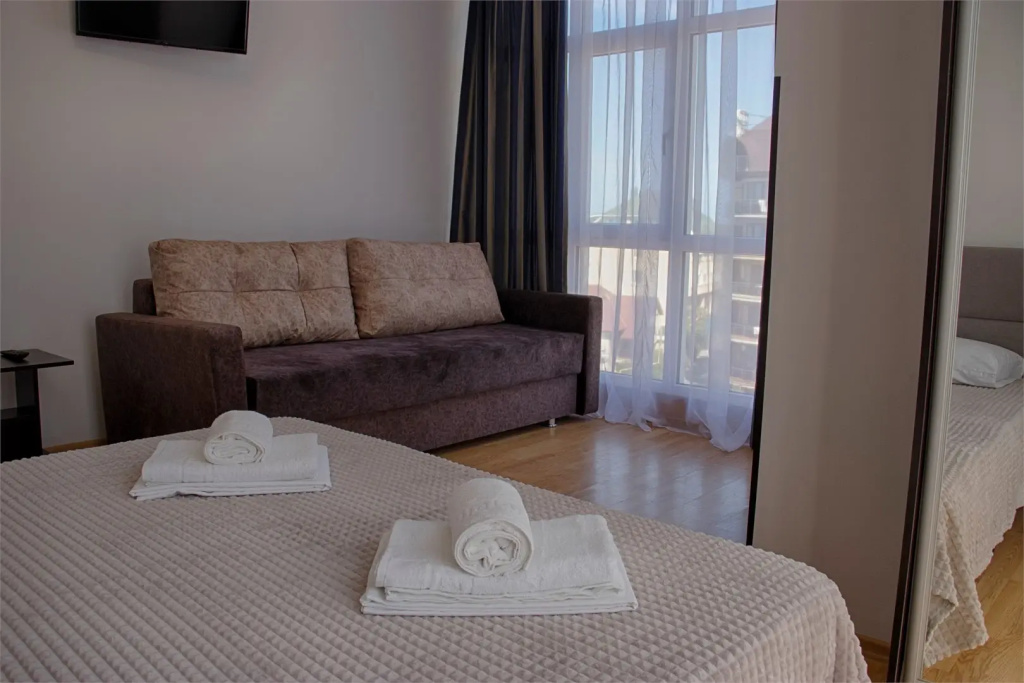 2-room Family room with balcony